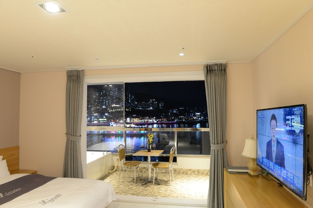 Room, Jetted Tub, Ocean View (15 PY, #502, #503, #602, #603) photo 1