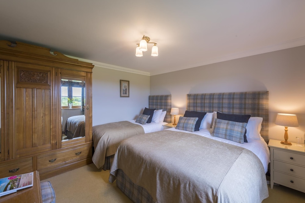 Triple Room, Ensuite photo 2