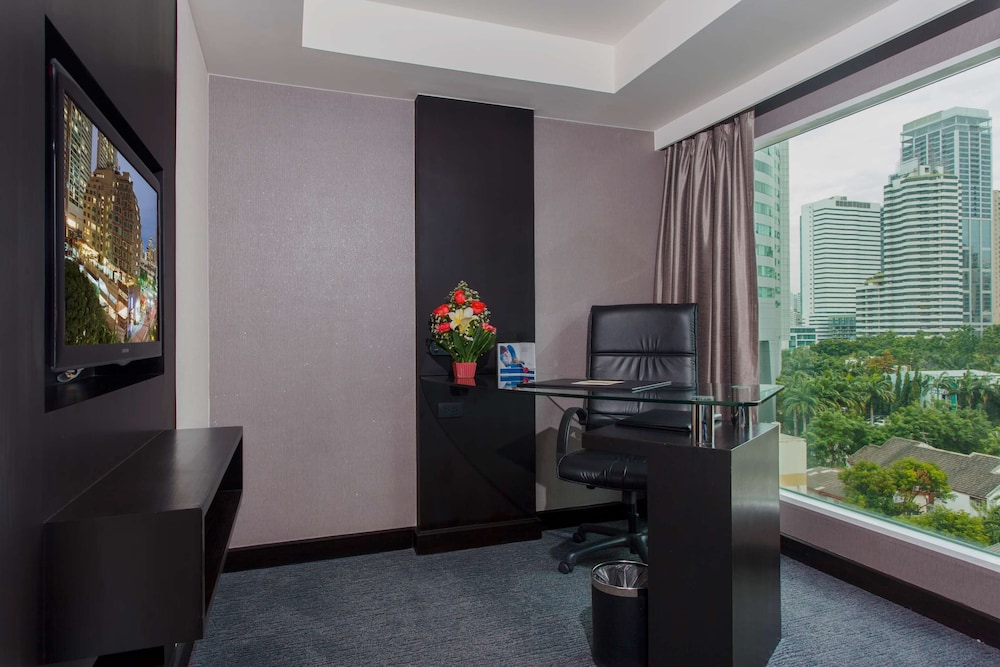 Grand Suite, 1 King Bed, Kitchenette, City View (Residence) photo 2