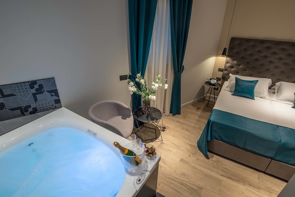 Deluxe Double Room, Jetted Tub, Ground Floor photo 1