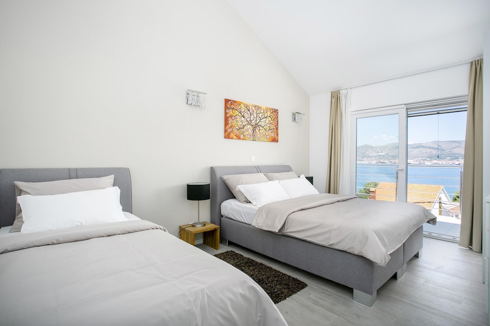 Luxury Villa, 4 Bedrooms, Sea View photo 1