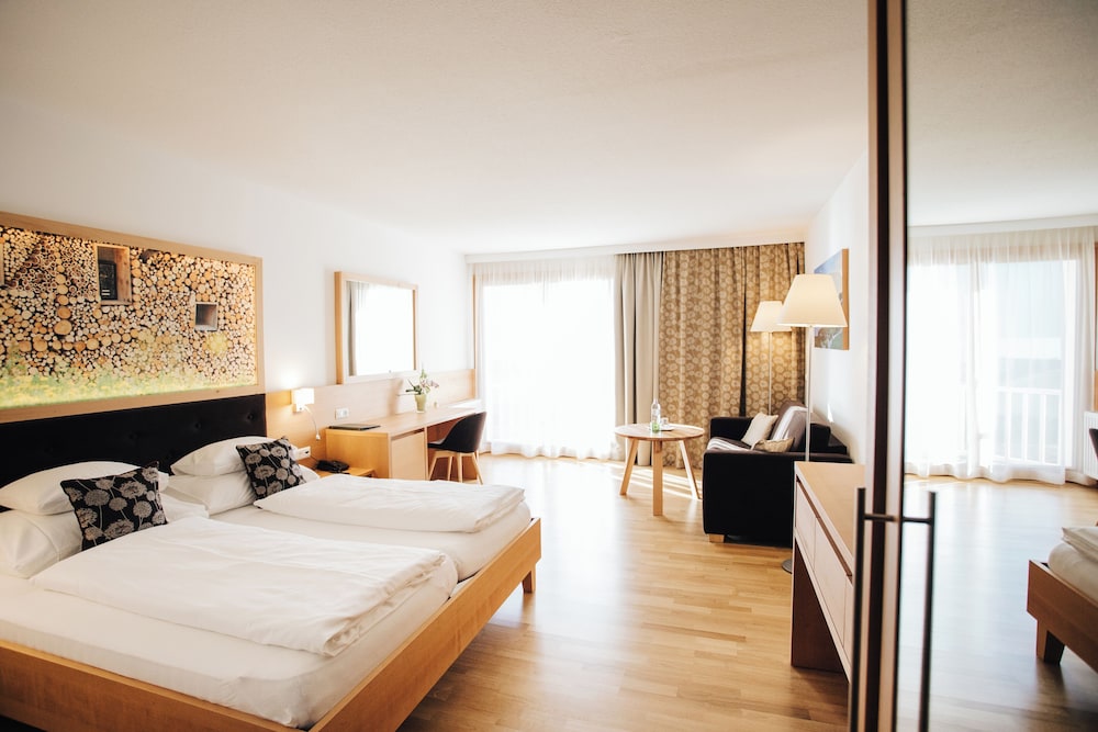 Suite, Lake View