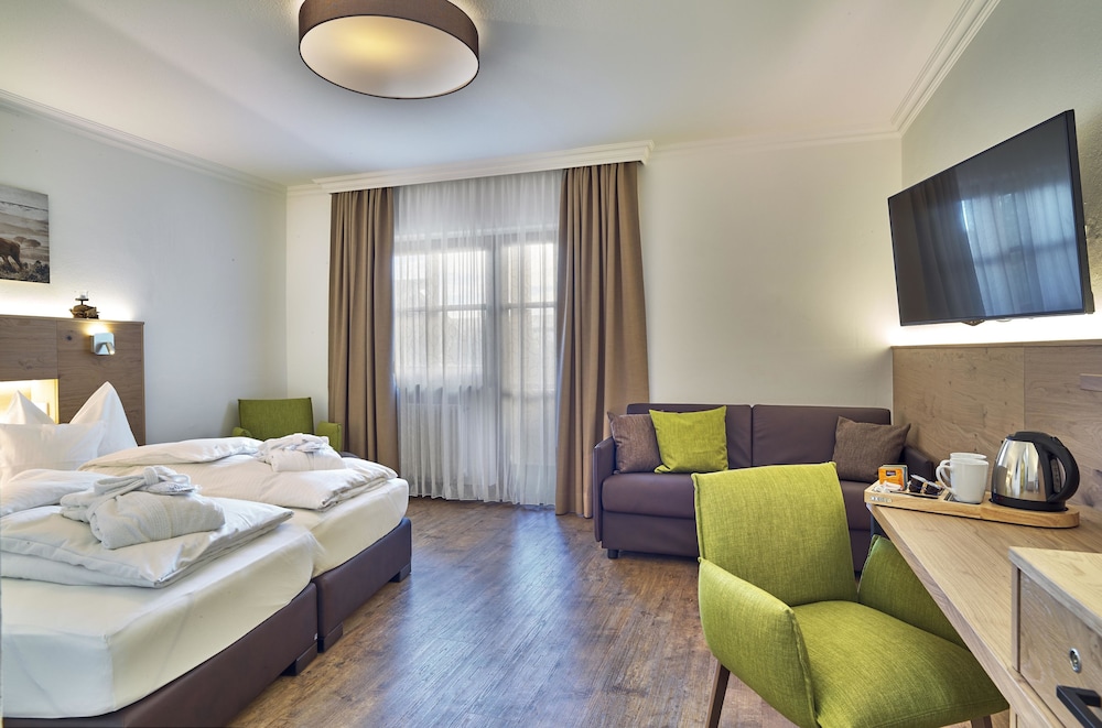Classic Quadruple Room, 1 Bedroom, Balcony, Garden View photo 1