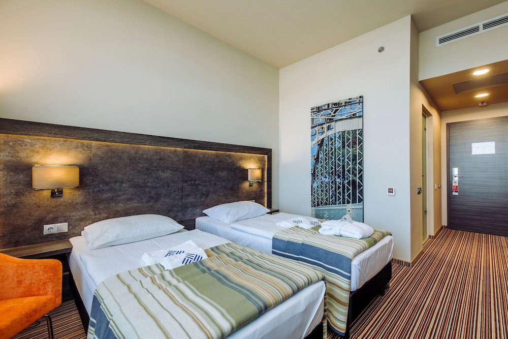 Superior Twin Room (with Stadium View) photo 3