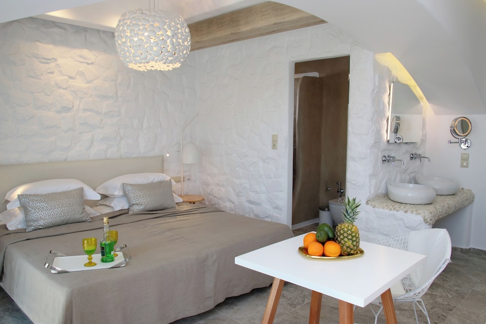Superior Suite with Sea View and outdoor Hot Tub photo 2