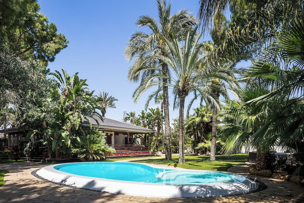 Deluxe House, 3 Bedrooms, Garden View