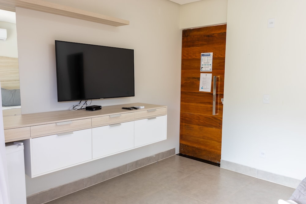 Premium Suite, Jetted Tub photo 3
