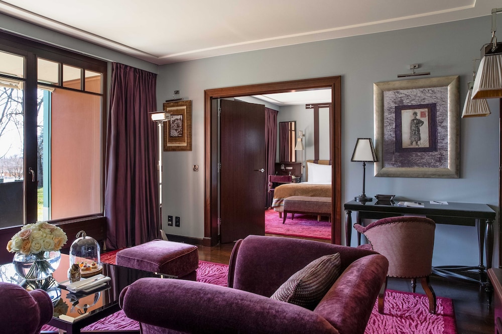 Suite, 1 King Bed (Lake) - Photo 3
