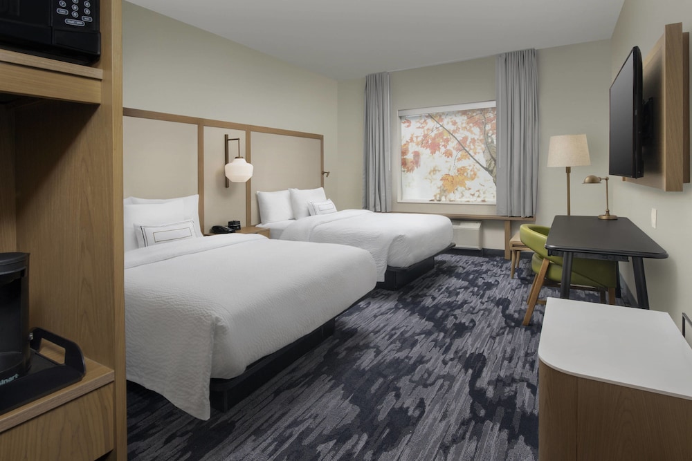 Room, 2 Queen Beds (Mobility Accessible, Tub)