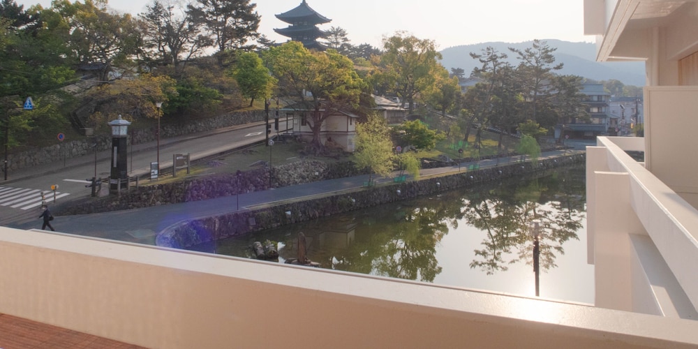 Triple Room, Lake View, Non Smoking thumbnail 5