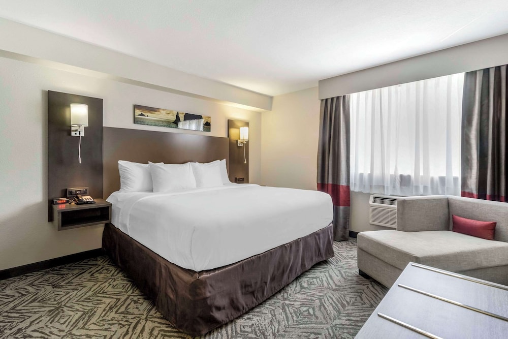 Suite, Multiple Beds, Non Smoking (Upgrade) photo 1
