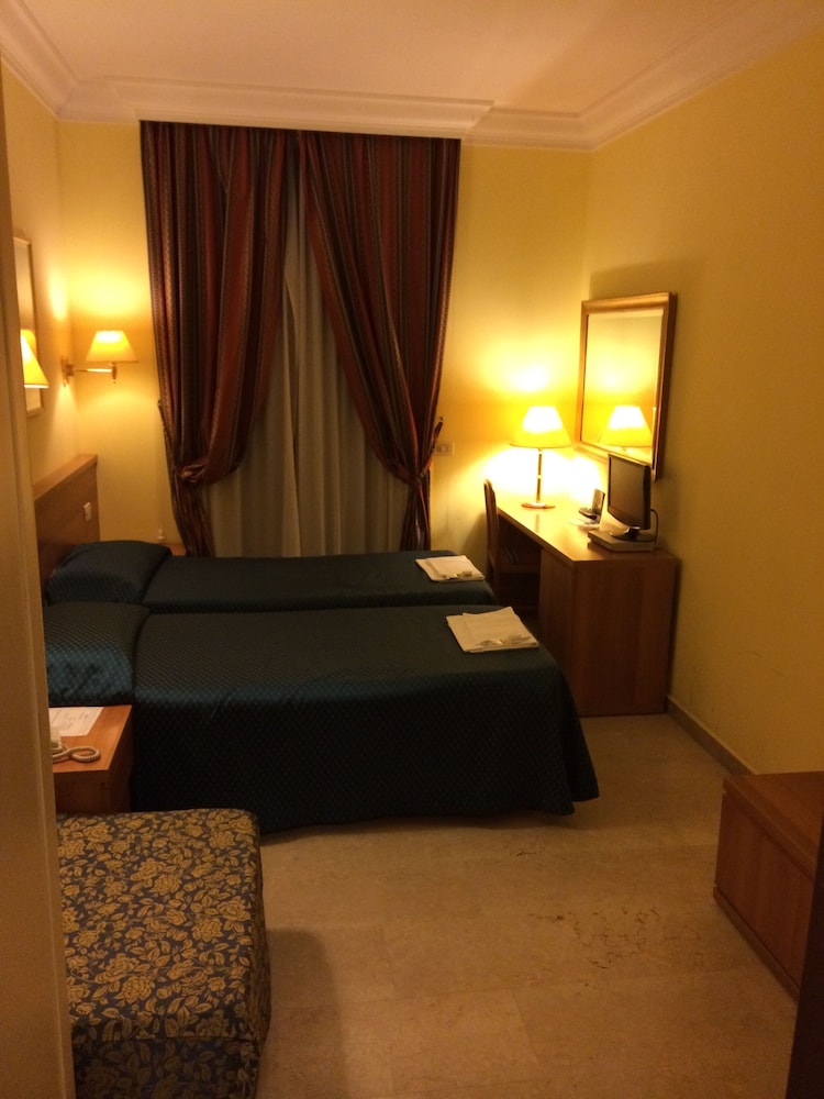 Standard Room photo 2