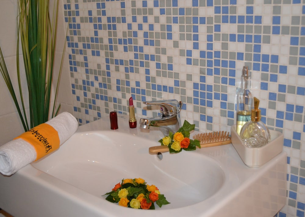 Double Room - Photo 8