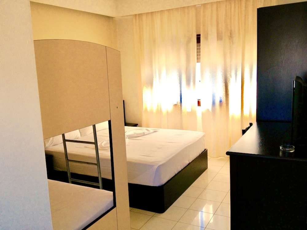 Classic Quadruple Room