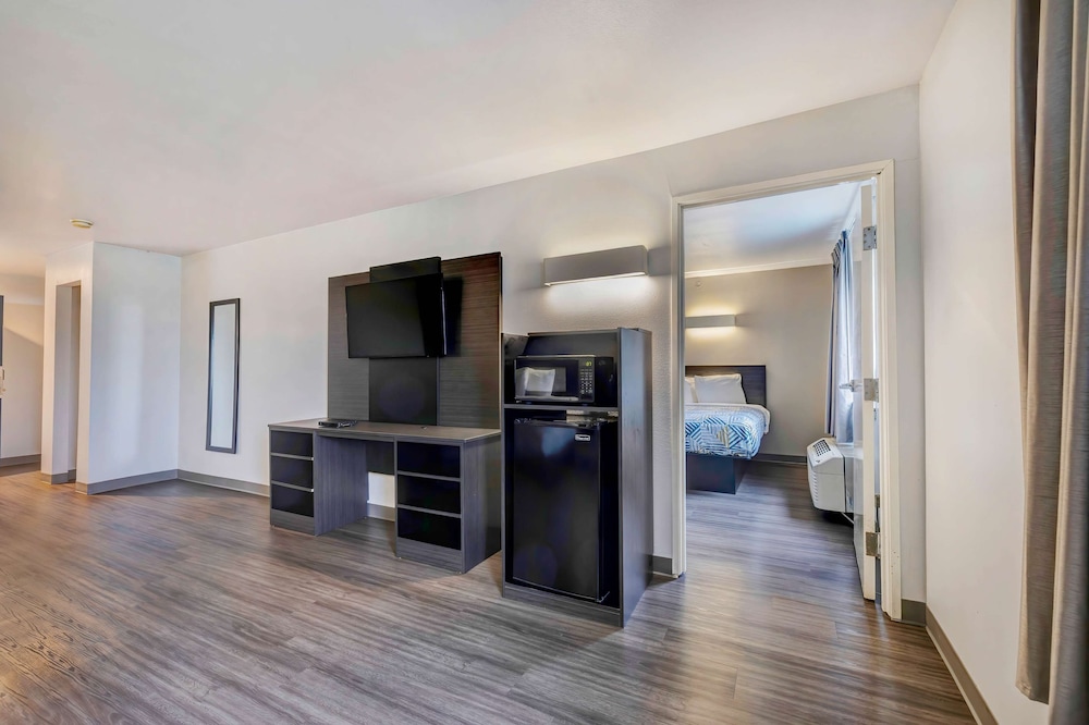 Deluxe Suite, Multiple Beds, Non Smoking - Photo 1