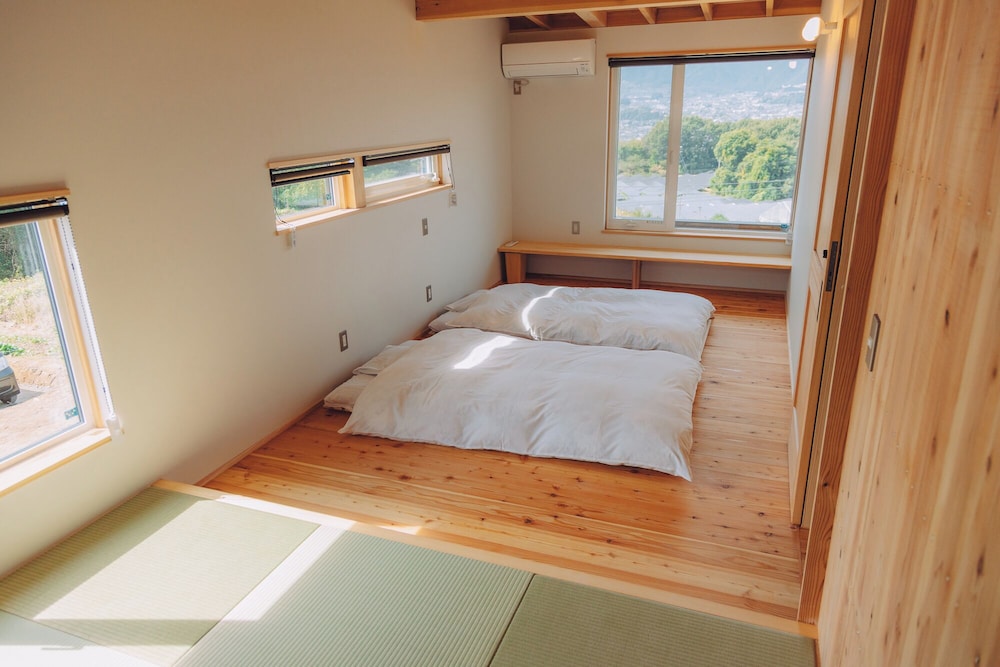 Standard Quadruple Room, Mountain View photo 2