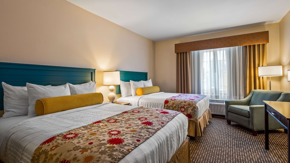 Suite, 2 Queen Beds, Non Smoking, Refrigerator & Microwave (with Sofabed)