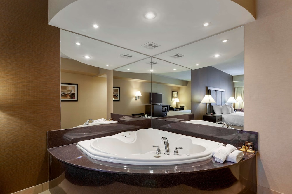 Suite, 1 King Bed, Non Smoking, Jetted Tub