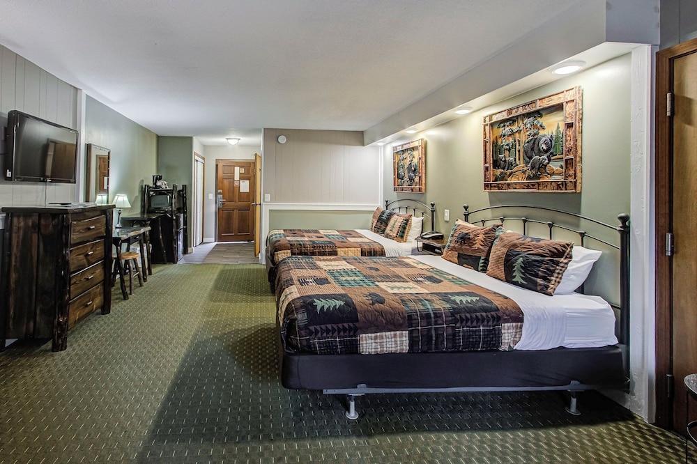 Riverside Deluxe 2-Queen Beds with Fireplace - Photo 2