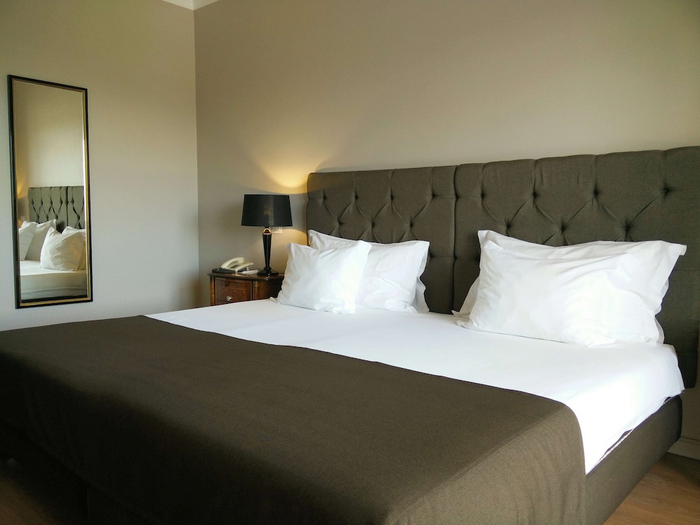 Superior Room, 1 Queen Bed, Balcony, Sea View - Photo 15