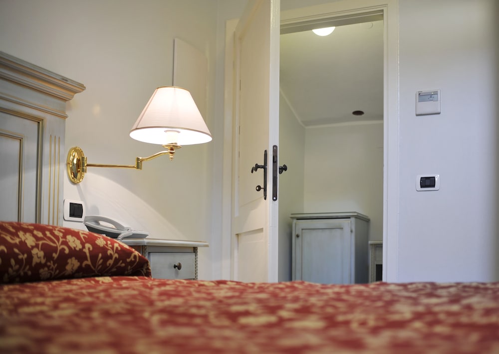 Standard Double or Twin Room photo 2