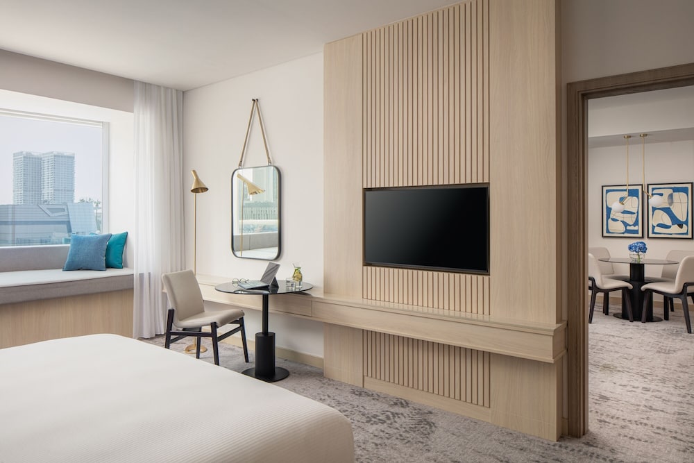 Suite (Window-Seat View, Newly Designed) - Photo 1