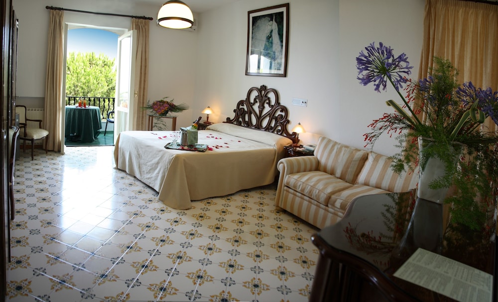 Superior Double or Twin Room, Sea View photo 2
