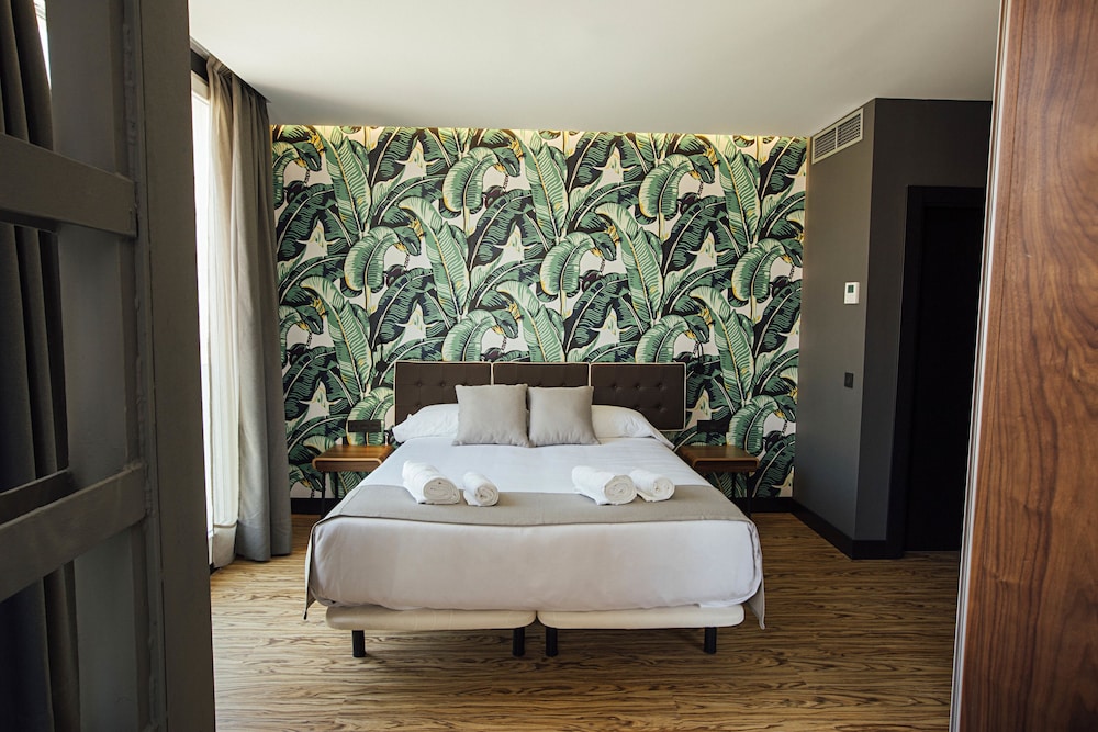 Superior Double Room, City View - Photo 2