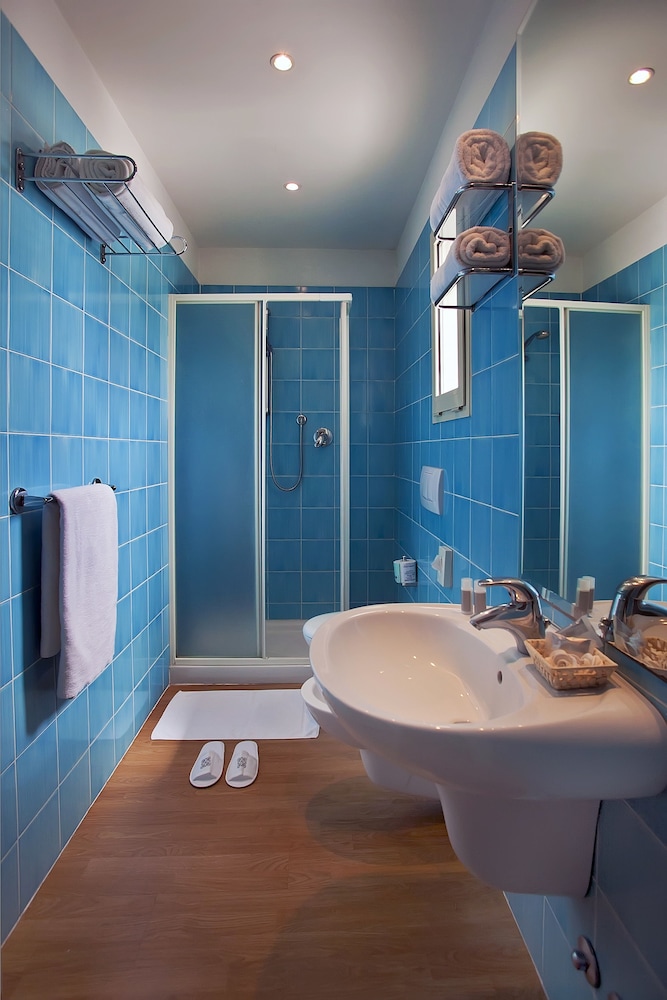 Standard Double Room Single Use - Photo 4