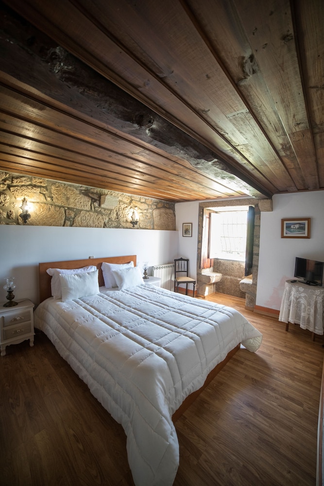 Classic Double or Twin Room - Photo 10