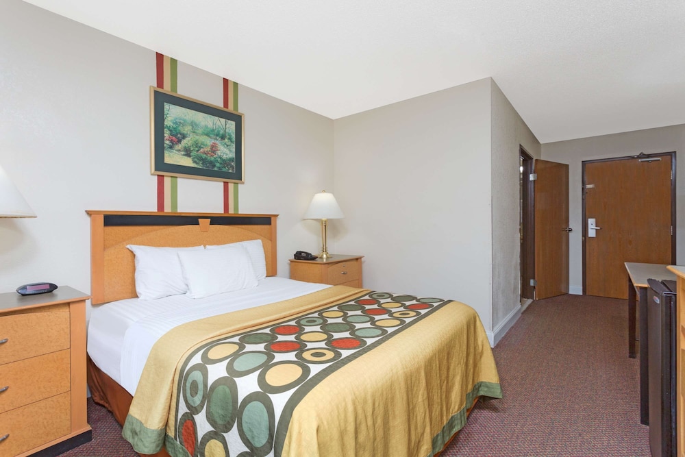 Standard Room, 1 King Bed - Photo 4