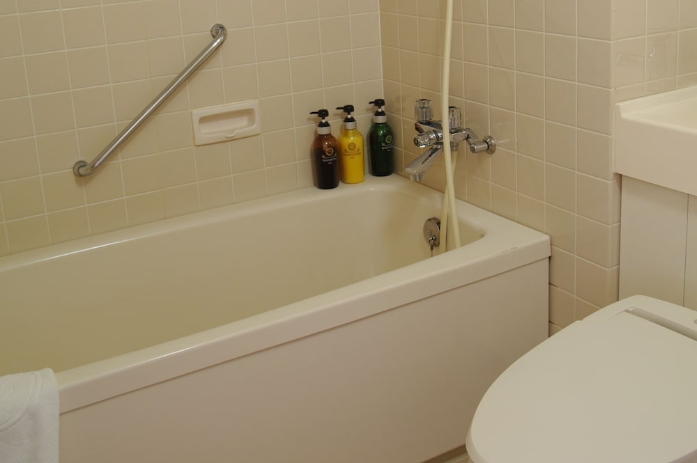 Standard Twin Room, Non Smoking (East Wing) - Photo 4