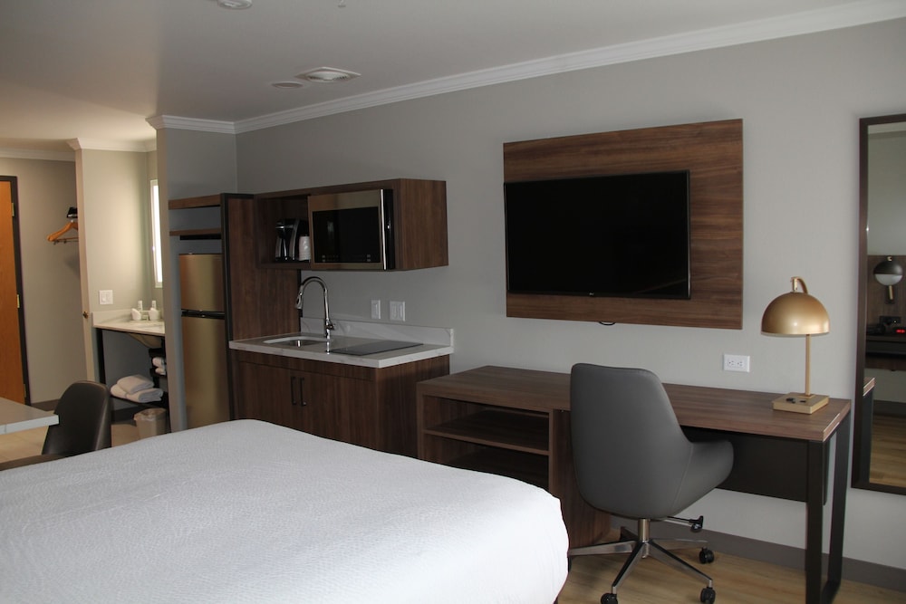 1 Queen Bed, Deluxe Room, Kitchenette, Non-Smoking - Photo 6