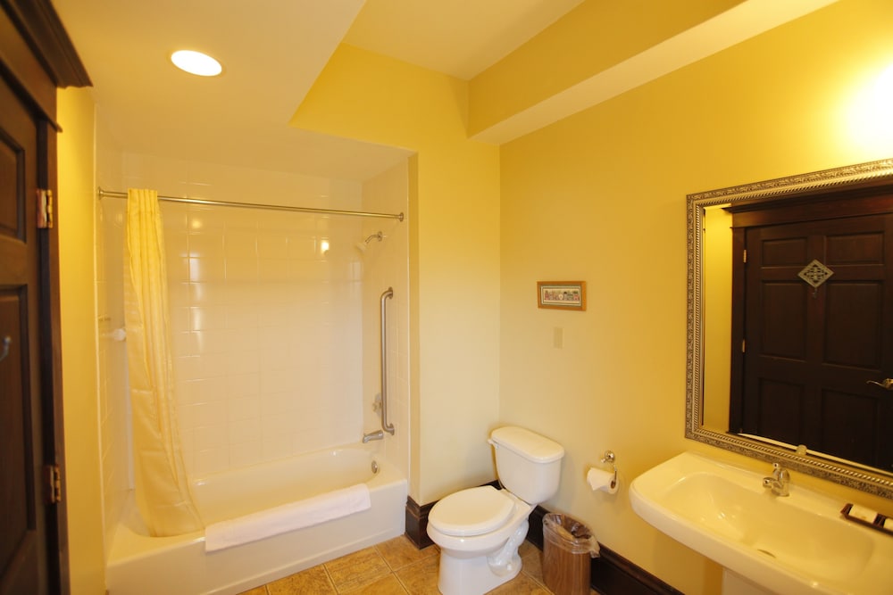 Suite, 2 Queen Beds - Photo 7