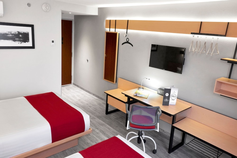 Room, 2 Double Beds - Photo 3