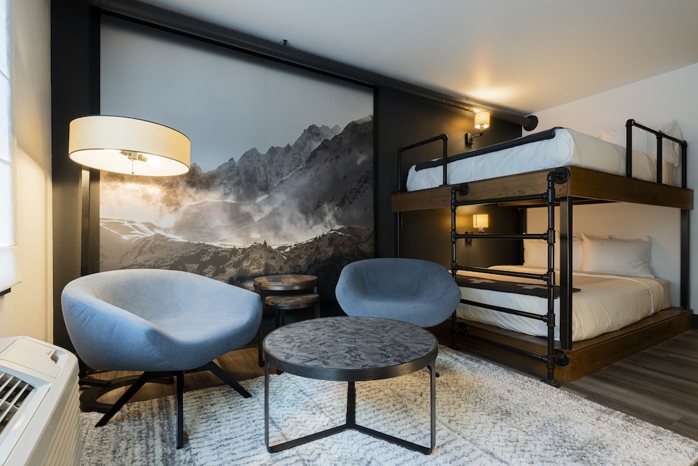 Suite (The Gnarnia | Bunk) photo 1