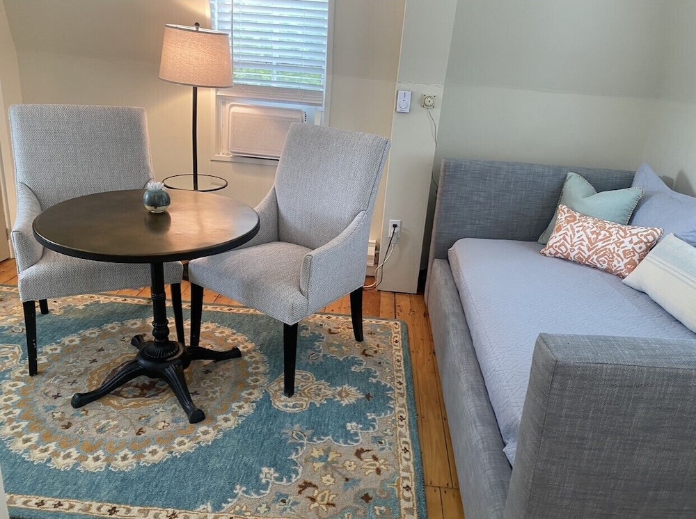 Deluxe Studio Suite photo 2