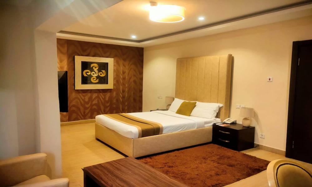 Standard Room, 1 Queen Bed photo 3