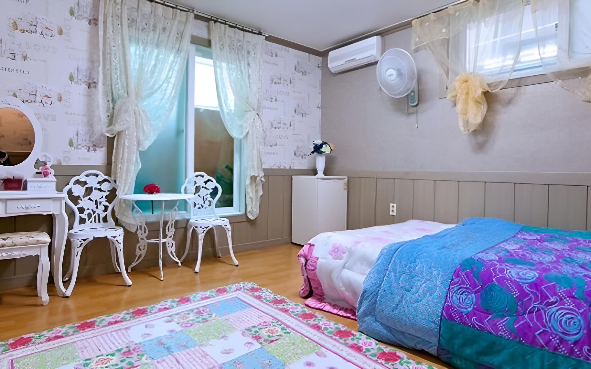 Room (Small bed (basement 1st floor)) photo 1
