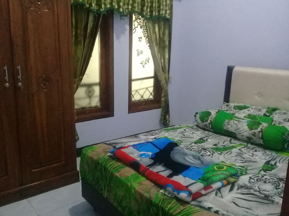 House, 2 Bedrooms photo 2