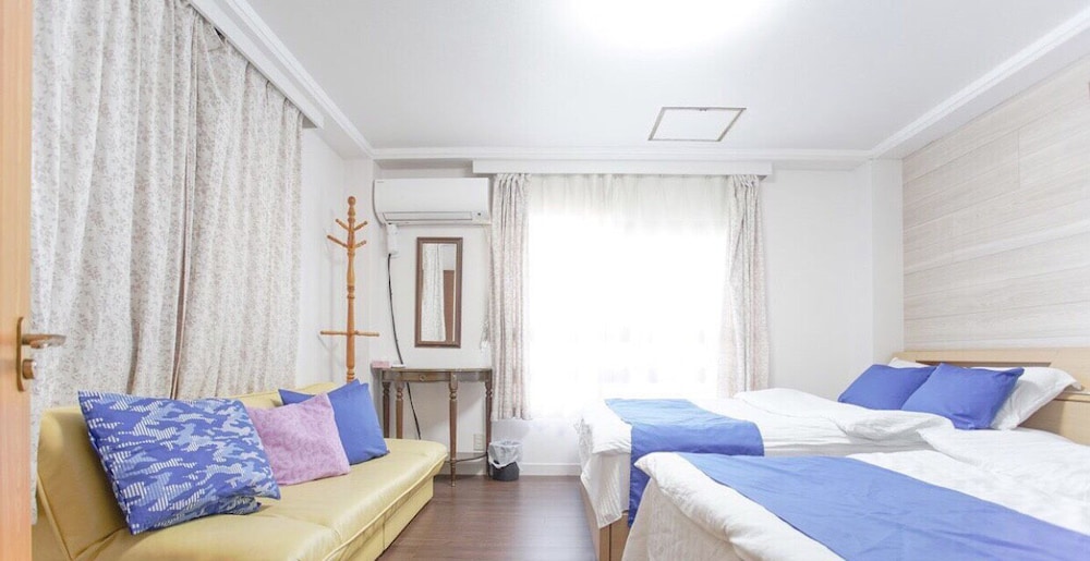 4 Bedroom photo 1