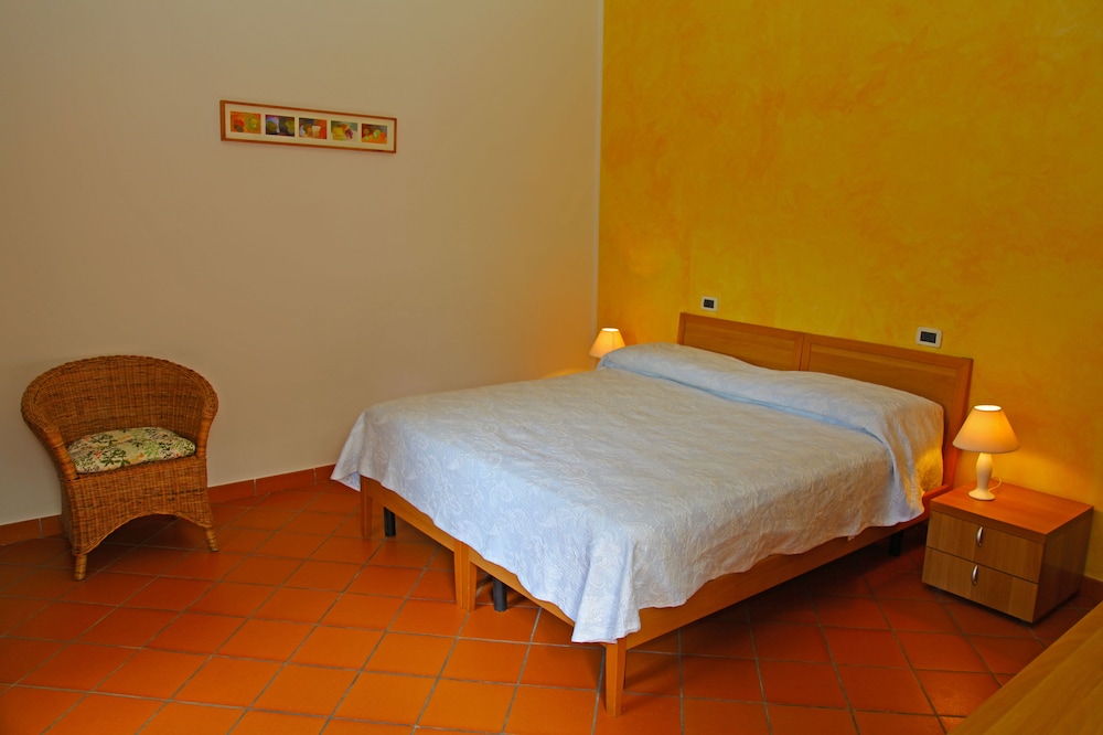 Economy Double or Twin Room, Park View photo 2