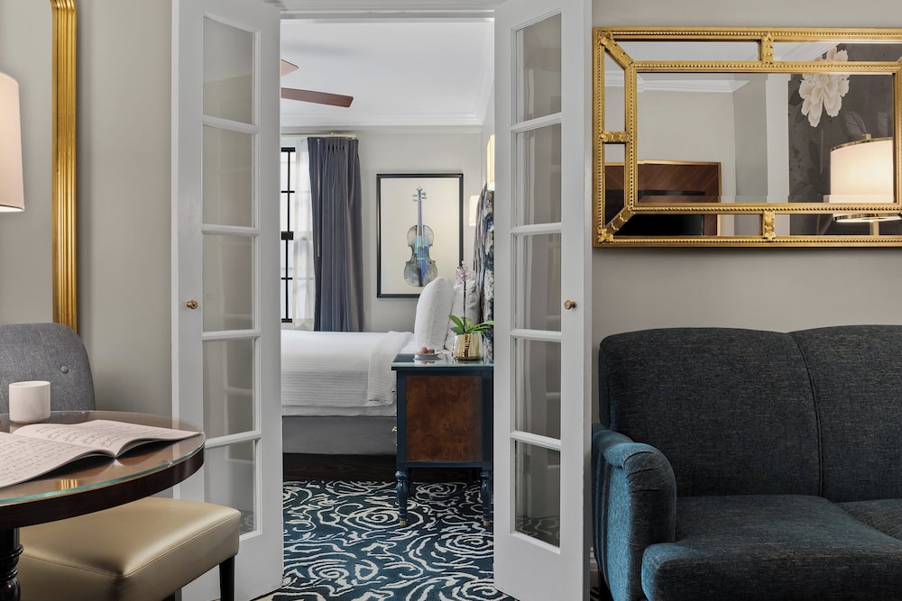 Junior Suite, 1 Queen Bed photo 1