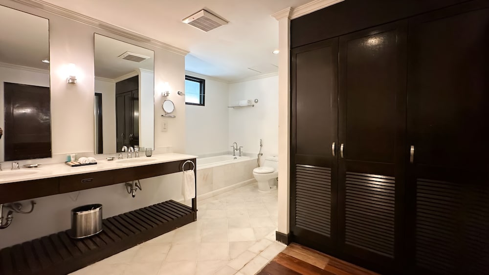 One Bedroom Garden View Suite - Photo 13