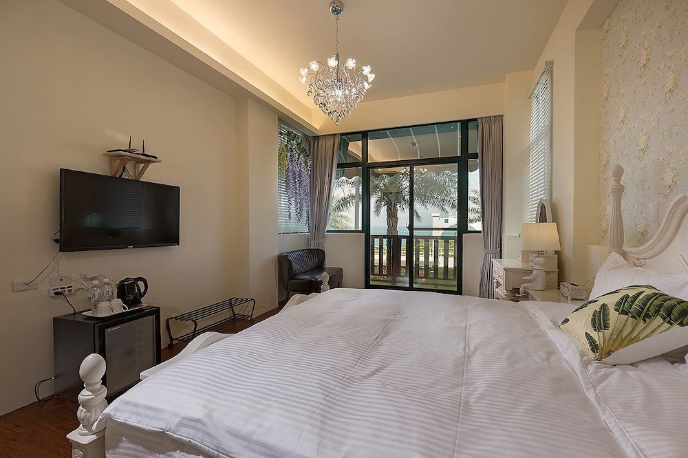 Honeymoon Double Room, 1 Bedroom, Ocean View (101) photo 3