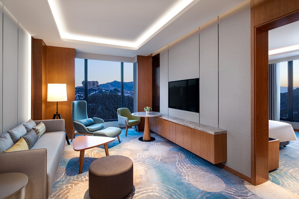 Suite, 1 King Bed (Living Area) - Photo 3