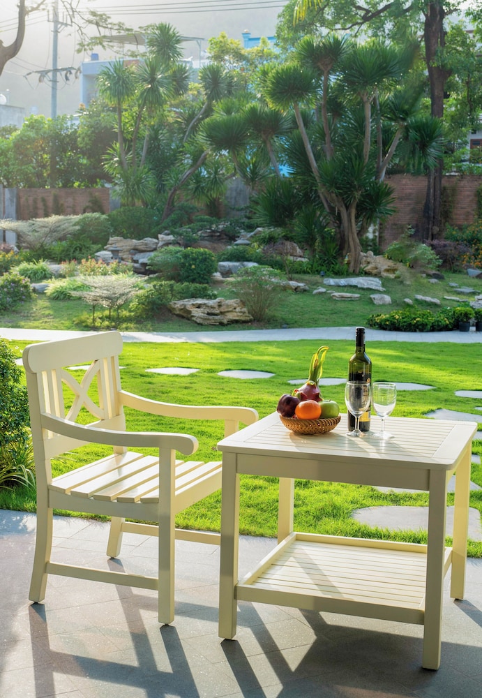 Deluxe Room, Multiple Beds, Garden View - Photo 3