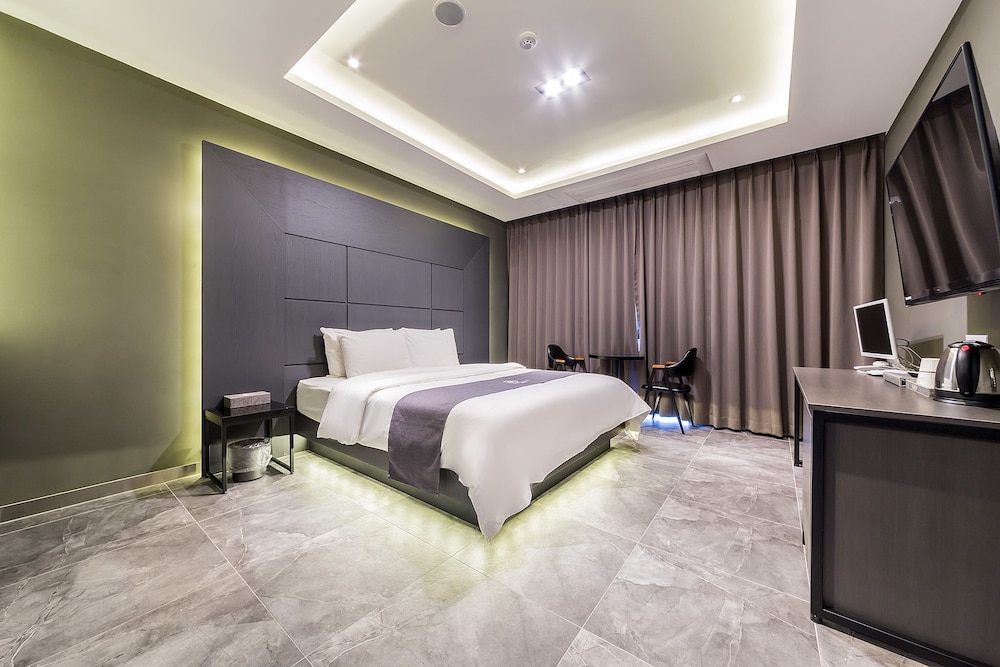 Premium Room - Photo 5