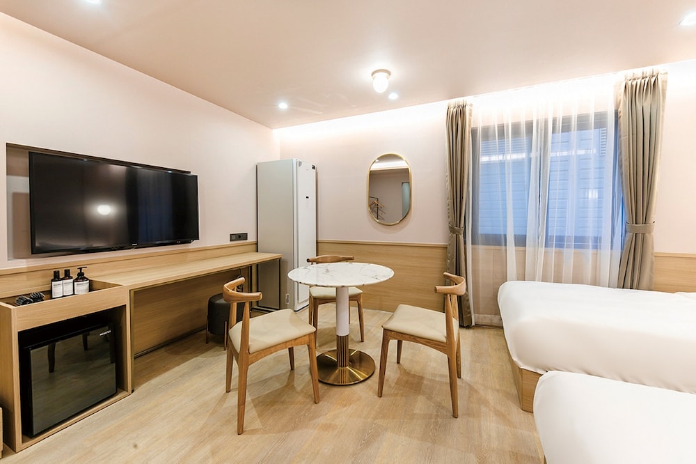 VIP Twin Room - Photo 13