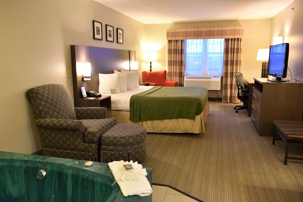 Suite, 1 King Bed, Non Smoking, Jetted Tub - Photo 3